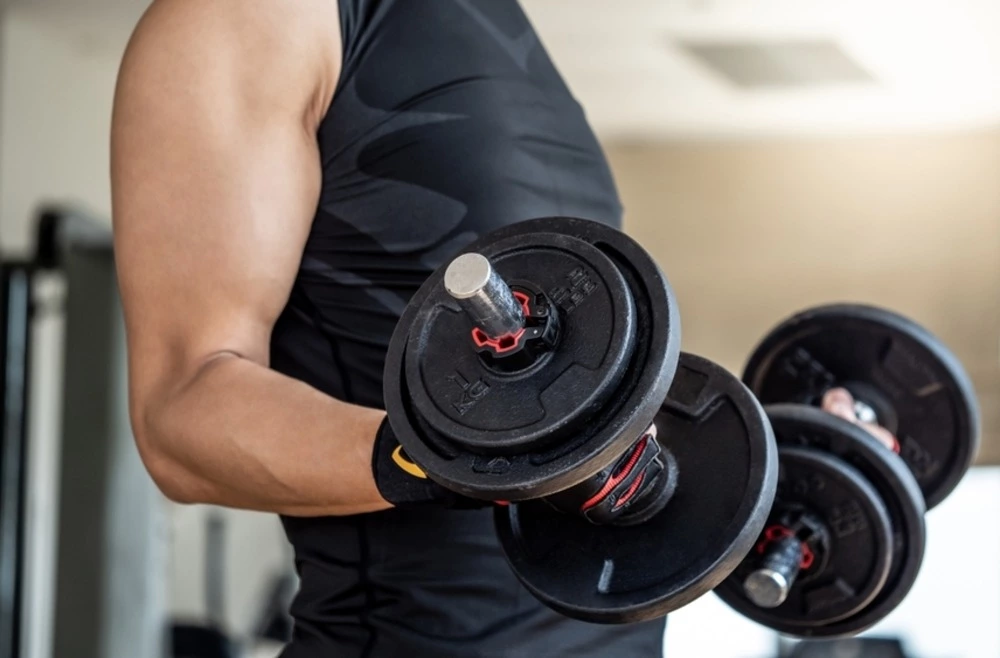 man lifting weights