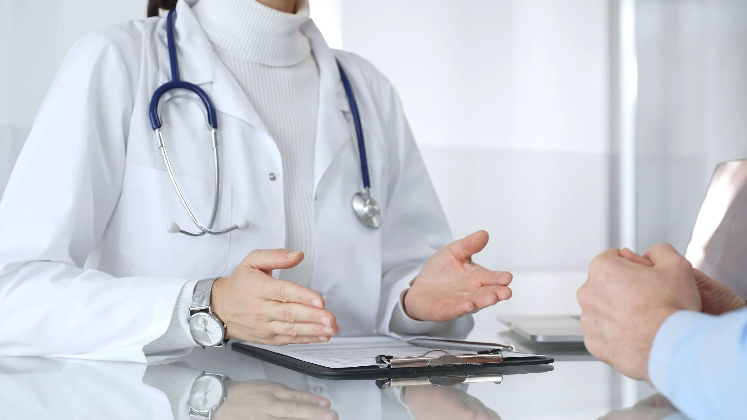 pharmacist meeting with patient